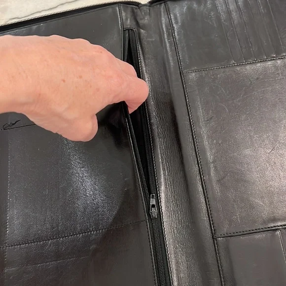 Vintage Authentic PRADA Black Leather Document Holder w/ Zipper - Picture 14 of 16